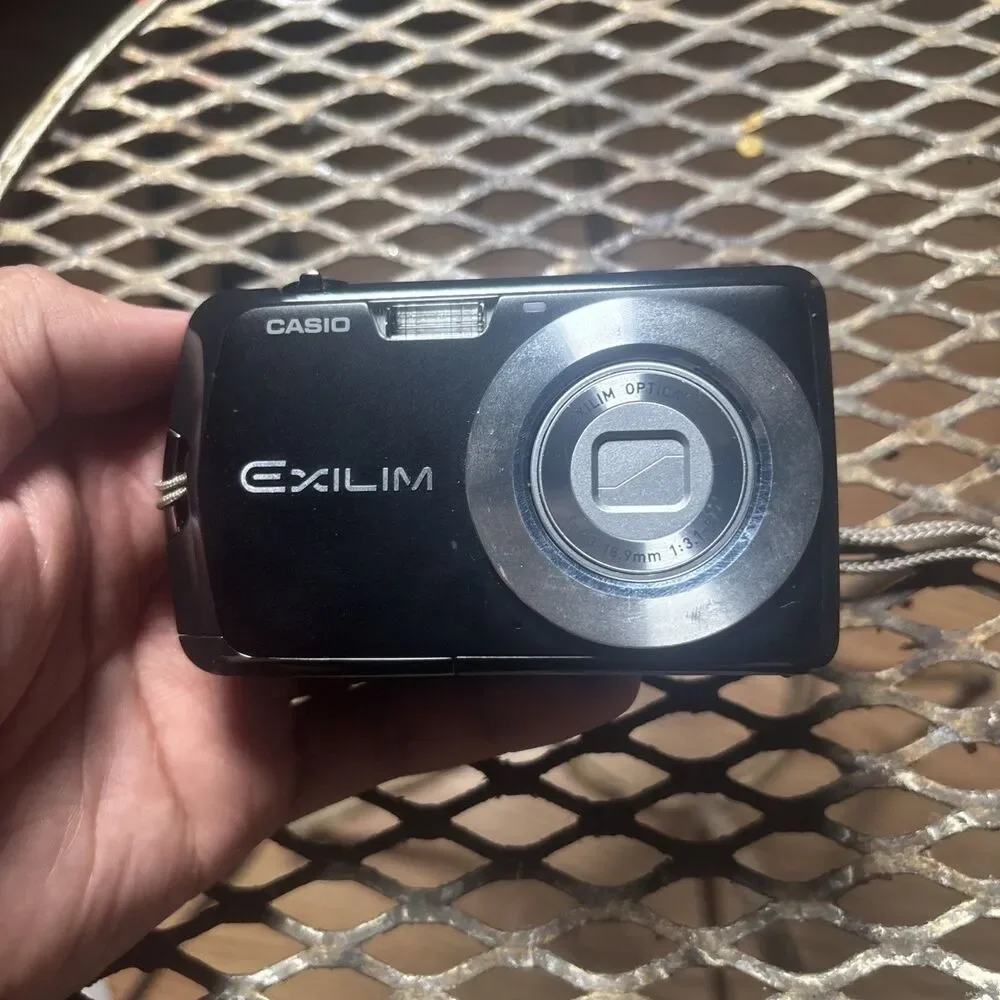 Casio EXILIM EX-S5 10.1MP Digital Camera Black 1 Battery No Charger Tested Works